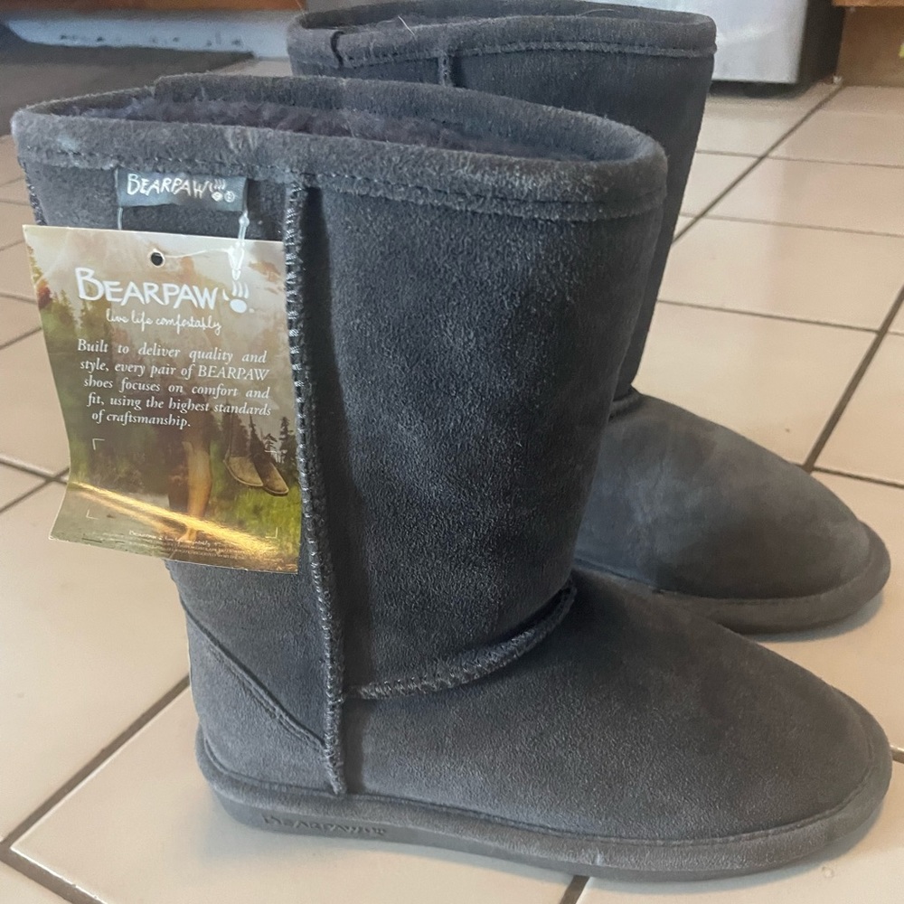 Womens bear paw boots size 6 gray